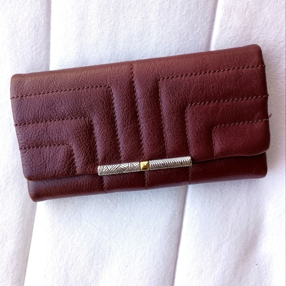 Elegant Brown 100% Leather Wallet With Magnetic Closure
